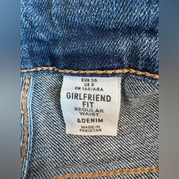 H&M Denim Girlfriend Fit Jeans | Size 8 - Picture 4 of 6
